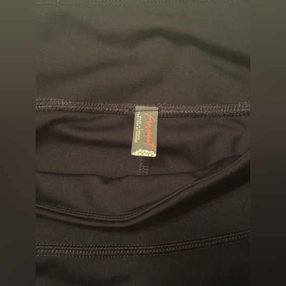 Free People FP Movement Resilience Flare Leggings
BLACK Size Large NWT - Picture 5 of 9